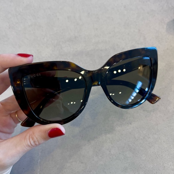 Gucci Dark Brown Tortoise Sunglasses - Picture 2 of 7